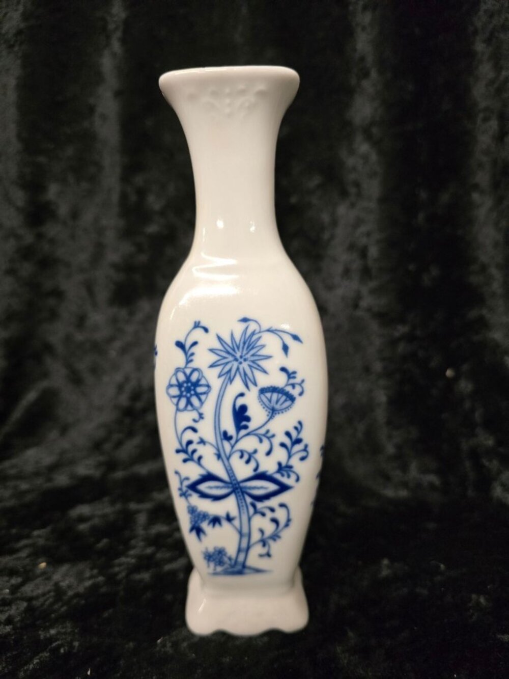 7" Blue Onion & White Porcelain Bud Vase Taiwan Floral Design